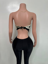 Load image into Gallery viewer, Vaughna Scarf Top - B/W
