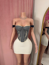 Load image into Gallery viewer, White Mini Skirt
